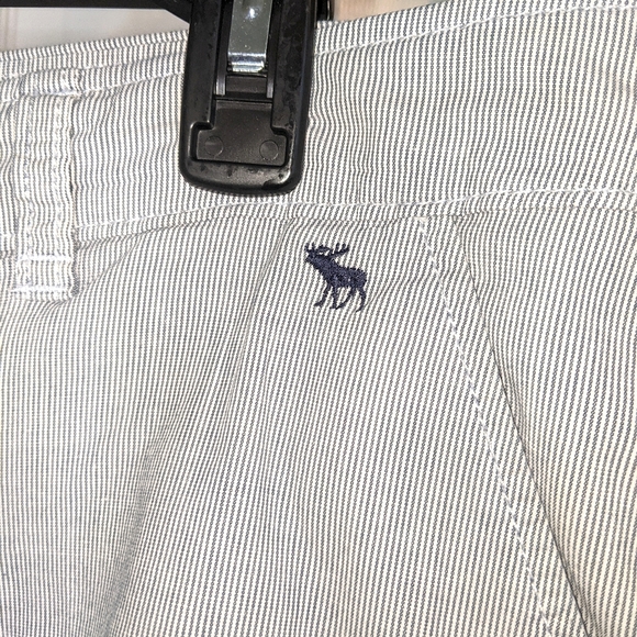 Low Rise Abercrombie & Fitch Striped Mini Shorts - Picture 2 of 6